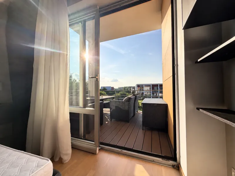 2 istabu dzīvoklis Rīgā ar terasi un 250 m² dārza daļu – četru dzīvokļu mājā pie Juglas ezera 