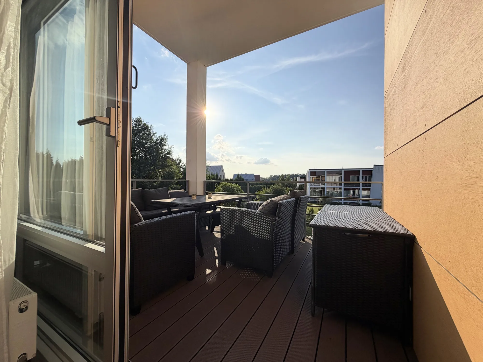 2 istabu dzīvoklis Rīgā ar terasi un 250 m² dārza daļu – četru dzīvokļu mājā pie Juglas ezera 